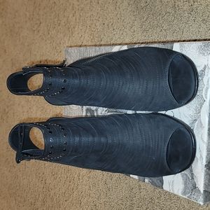 Great condition Paul Green womens Shoes. Worn once.